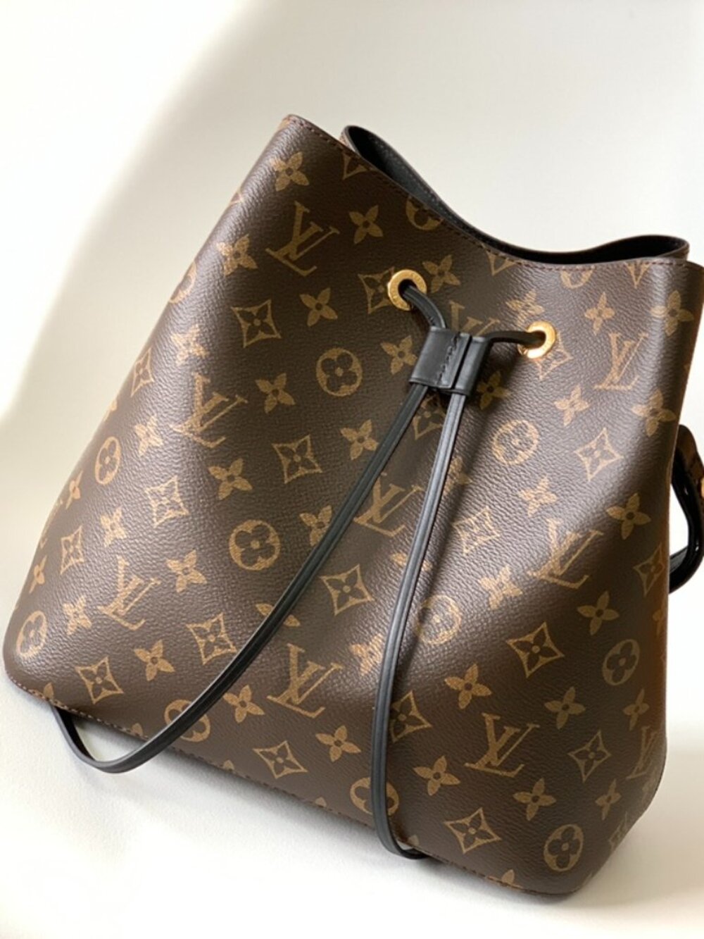 🚏Louis Vuitton MM/Medium Neonoe Shoulder Bag